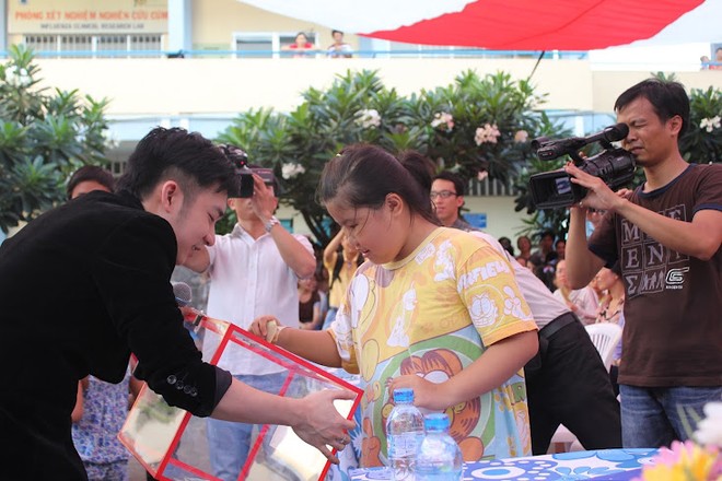 Uyên Linh, Wanbi Tuấn Anh xoa dịu nỗi đau bằng tiếng hát ảnh 6
