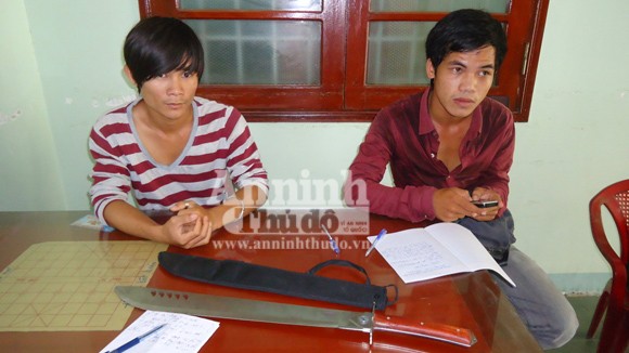 Kiểm tra, phát hiện "lô" hung khí trong nhà nghỉ ảnh 2