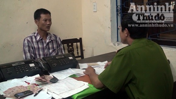 Bắt quả tang "nhà cái" đang thu gom bảng đề ảnh 1