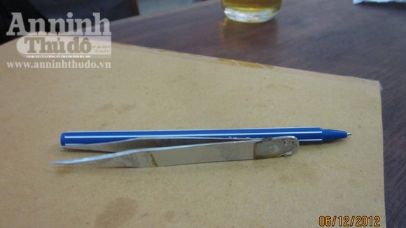 Nam thanh niên nuốt kẹp sắt dài 12cm vào bụng ảnh 2