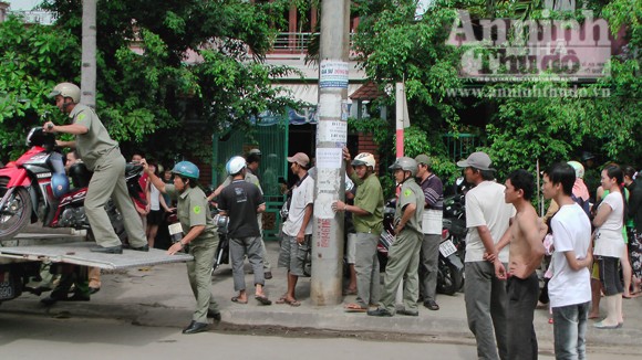 “Đánh úp” ổ bạc với nhiều sòng bài ảnh 2