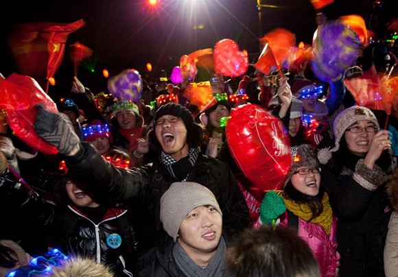 Người dân thế giới đón mừng năm mới 2013 ảnh 16