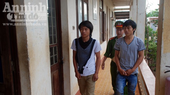 2 anh em đánh người trọng thương vì nghi "nhìn đểu" ảnh 2