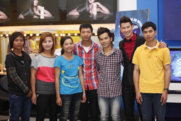 "Đột nhập" hậu trường xem Top 3 chuẩn bị cho đêm Gala 8 ảnh 11