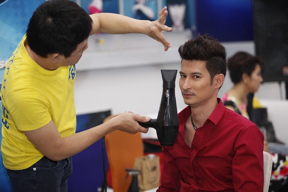 "Đột nhập" hậu trường xem Top 3 chuẩn bị cho đêm Gala 8 ảnh 12