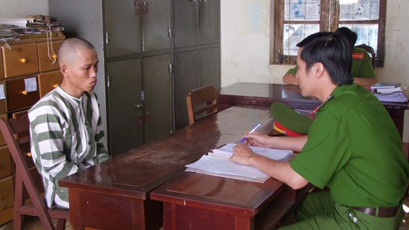 Trộm giấy tờ xe ô tô rồi đòi tiền chuộc ảnh 1
