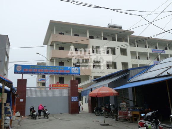 Sinh viên đại học Hàng hải đốt pháo tại ký túc xá lúc giữa đêm ảnh 1