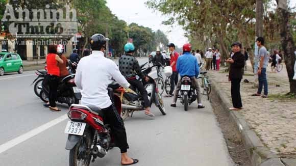 Lao xe vào cột điện, nam thanh niên tử vong ảnh 1