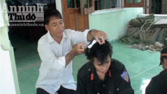 165 tháng tù cho nhóm đối tượng tấn công, lật đổ xe Công an ảnh 2