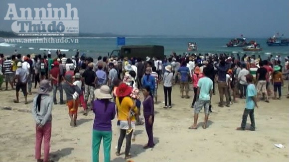 165 tháng tù cho nhóm đối tượng tấn công, lật đổ xe Công an ảnh 1