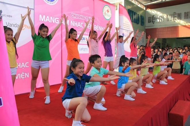 Dương Triệu Vũ - Thanh Thúy mang tiếng hát gửi tặng bệnh nhân nghèo ảnh 14