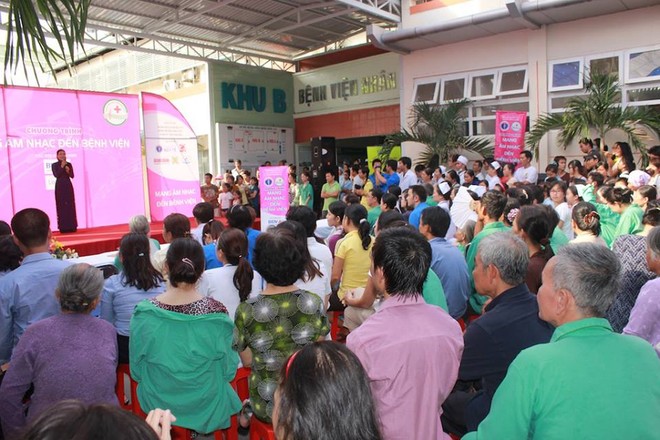 Dương Triệu Vũ - Thanh Thúy mang tiếng hát gửi tặng bệnh nhân nghèo ảnh 2