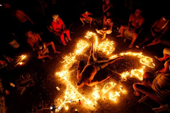 8 nghi thức tôn giáo “rùng rợn” trên thế giới ảnh 7