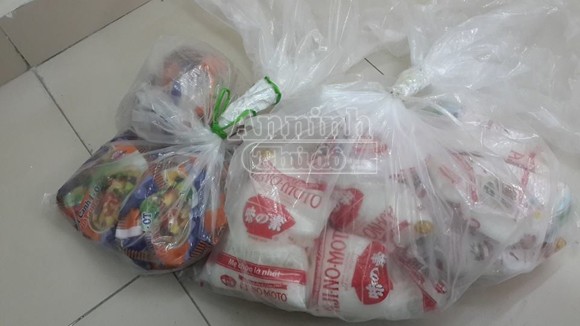 Phát hiện, thu giữ hàng ngàn gói bột canh i-ot, mì chính giả ảnh 1