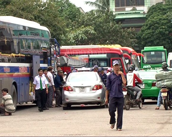 Khoán doanh thu, tài xế taxi gồng mình đua tốc độ ảnh 1