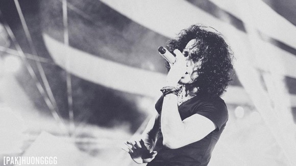 Rocker Phạm Anh Khoa "bỏ nghề" đi làm MC ảnh 1