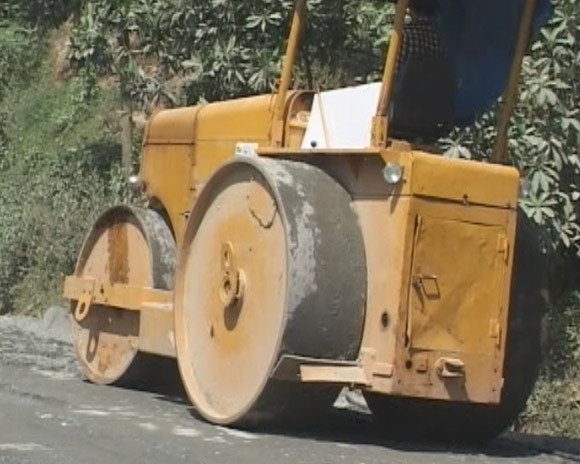 Cháu bé lớp 1 bị xe lu cán chết ảnh 1