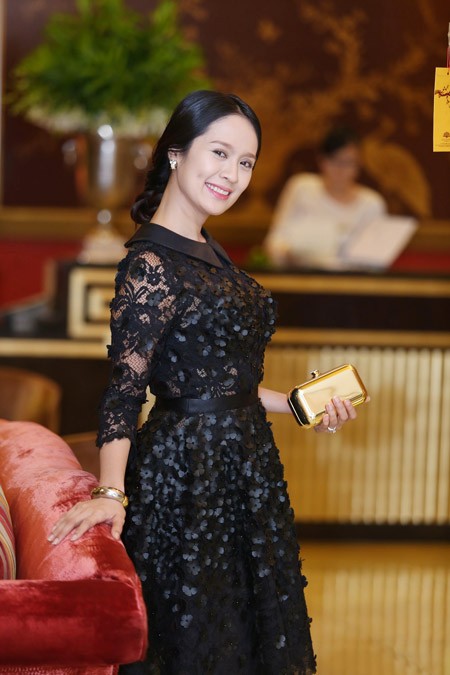Thanh Thuý khoe vẻ đẹp mặn mà của “gái một con” ảnh 1
