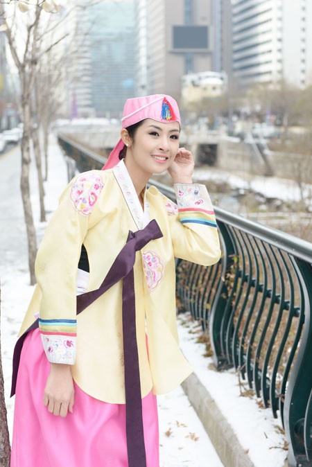 Hoa hậu Ngọc Hân hoá thân thành… công chúa Hàn Quốc ảnh 5