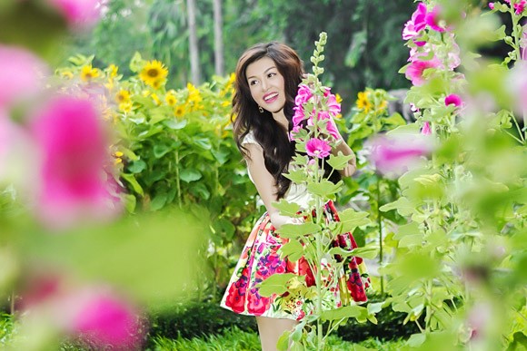 Oanh Yến rực rỡ dưới nắng xuân ảnh 1