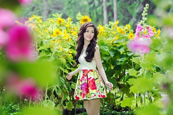 Oanh Yến rực rỡ dưới nắng xuân ảnh 2