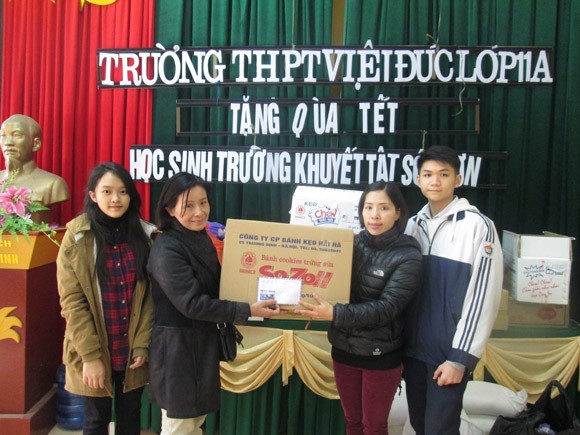 Cô trò trường THPT Việt Đức: Gieo yêu thương những ngày Tết đến ảnh 1