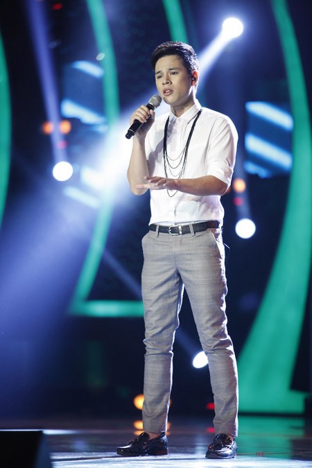 Đông Hùng bất ngờ lọt top nguy hiểm, Anh Quân chia tay Vietnam Idol ảnh 6