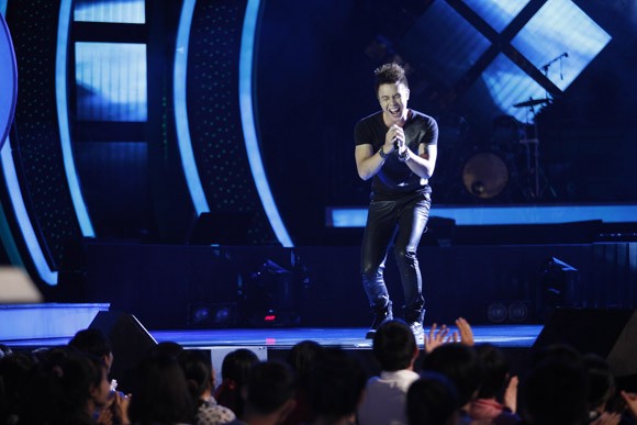 Đông Hùng bất ngờ lọt top nguy hiểm, Anh Quân chia tay Vietnam Idol ảnh 3