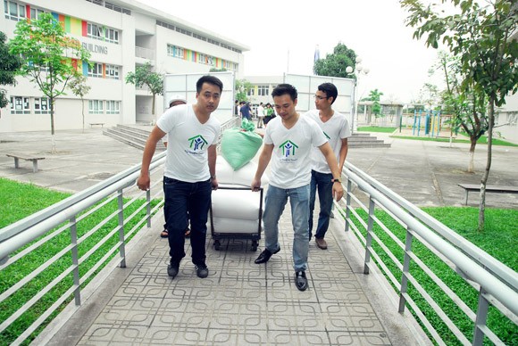 Túi gạo nghĩa tình ấm lòng xóm vạn chài trên sông ảnh 13