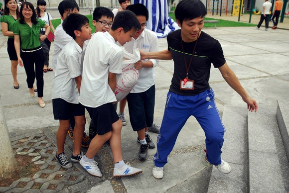 Túi gạo nghĩa tình ấm lòng xóm vạn chài trên sông ảnh 7