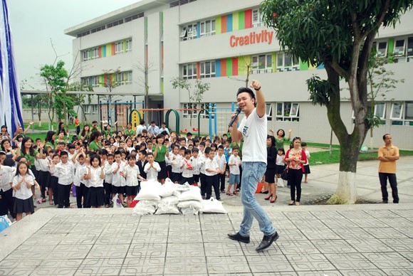 Túi gạo nghĩa tình ấm lòng xóm vạn chài trên sông ảnh 12