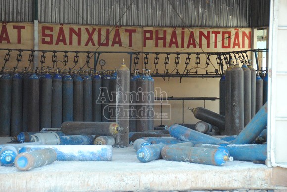 Bình ôxi phát nổ khi san chiết, 3 người thương vong ảnh 2