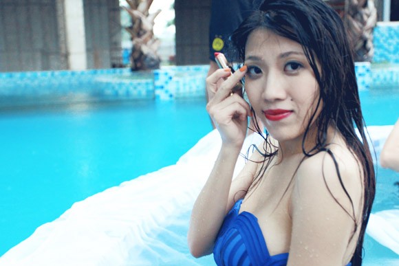 Ưng Hoàng Phúc "bỏ rơi" Kim Cương, tình tứ cùng Trang Pháp bên hồ bơi ảnh 12