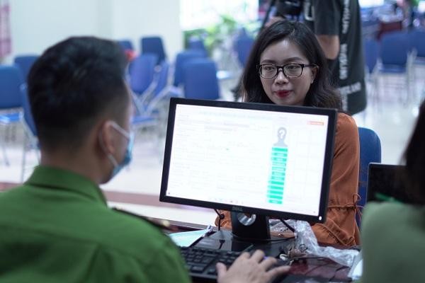 CAP Trung Văn nỗ lực phục vụ nhân dân làm thủ tục cấp căn cước gắn chíp ảnh 3