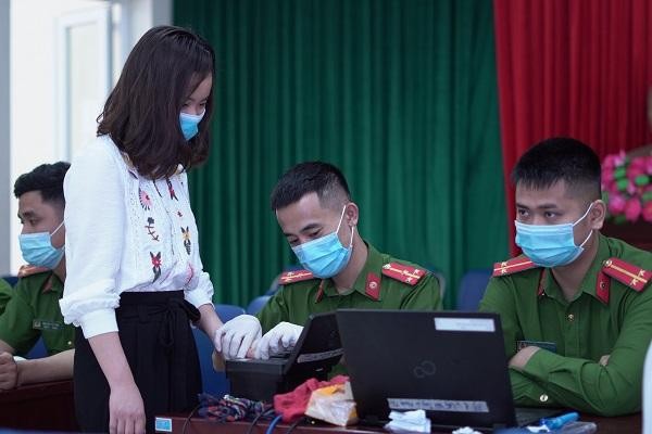 CAP Trung Văn nỗ lực phục vụ nhân dân làm thủ tục cấp căn cước gắn chíp ảnh 5