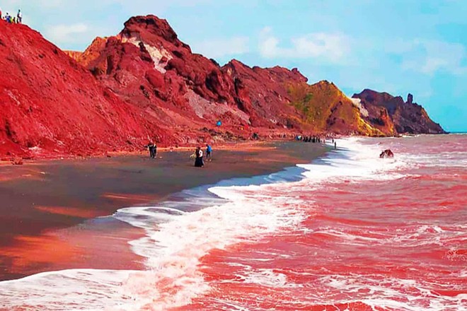 [ẢNH] ‘Giải mã’ bãi biển kỳ lạ có màu đỏ như máu ở đảo Hormuz ảnh 5