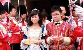 Những cô dâu muốn... là cái rốn của vũ trụ ảnh 1