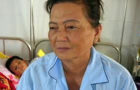 Phẫn nộ vụ con dâu dùng guốc "bổ" mẹ chồng nứt sọ ảnh 2