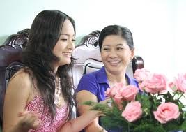Phẫn nộ vụ con dâu dùng guốc "bổ" mẹ chồng nứt sọ ảnh 1