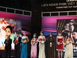 Làng giải trí Việt 2011: Sự bận rộn dễ dãi... ảnh 1