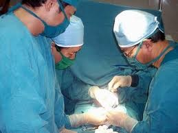Bác sĩ và những ca phẫu thuật nhớ đời, cười ra nước mắt ảnh 1