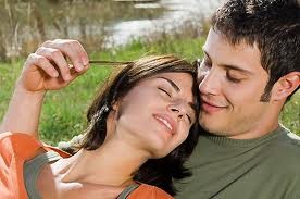 Em cần một sự sẻ chia ảnh 1