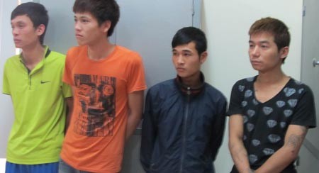 Lạ kỳ gã giang hồ nghiện... làm thơ và viết thư pháp ảnh 1