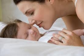 Một bà mẹ đơn thân nổi tiếng muốn bỏ rơi con mình ảnh 1