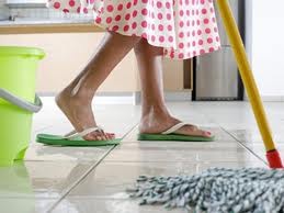 Tiểu thư nhà giàu trốn bố mẹ đi làm... giúp việc ảnh 1