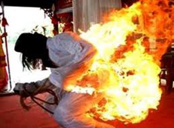 Bi kịch gia đình của người đàn ông thiêu sống vợ ảnh 1