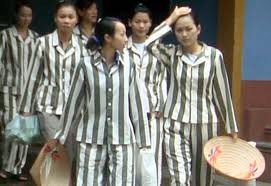 Cô tiểu thư nhà giàu lầm lỡ sẵn sàng làm tất cả để tạ lỗi với cha ảnh 1