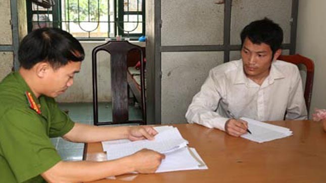 Y sĩ giết người yêu mò đến hiện trường thắp hương xin tha thứ ảnh 1