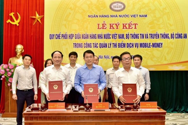 Ngân hàng Nhà nước, Bộ Công an, Bộ Thông tin và Truyền ký quy chế phối hợp quản lý Mobile Money ảnh 1