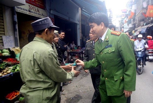Giám đốc CATP Hà Nội thăm, kiểm tra công tác bảo vệ Tết tại công an cơ sở ảnh 1